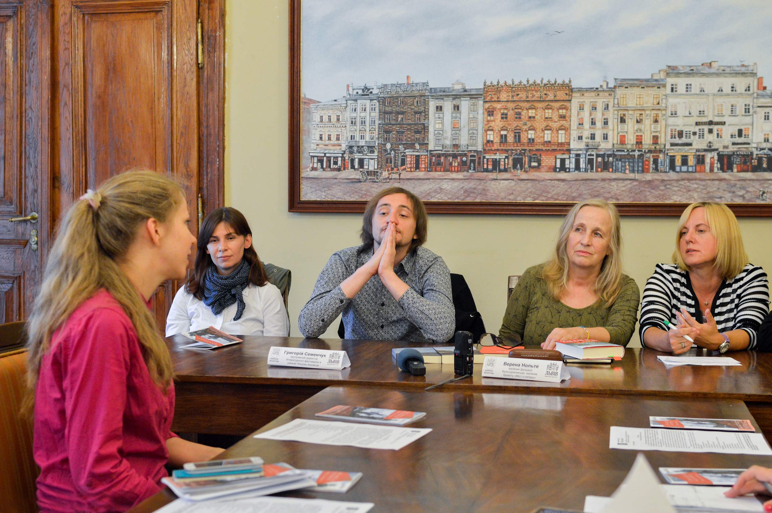 Pressekonferenz-im-Rathaus-von-Lemberg_26.08.15