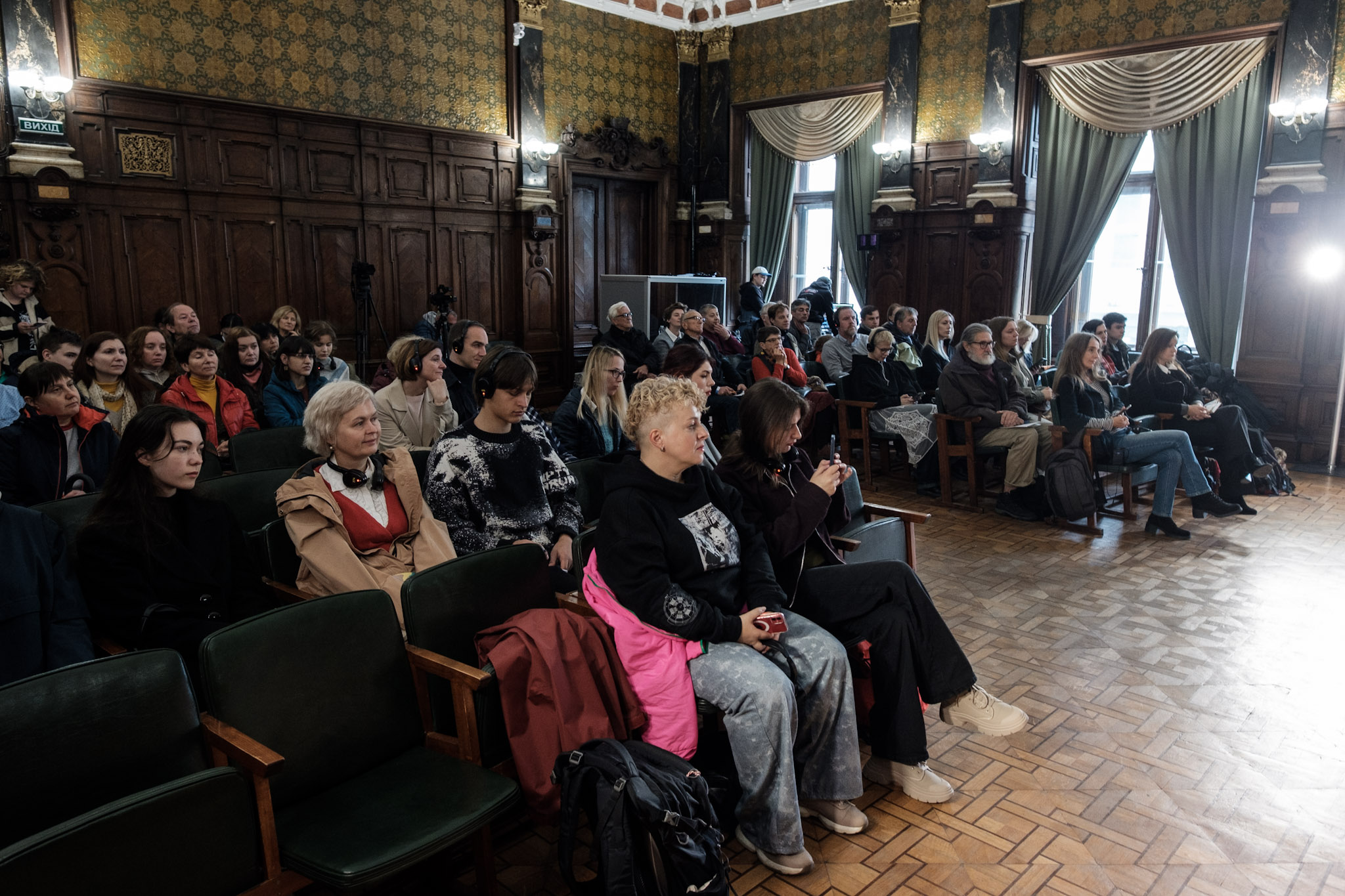 BookForum2025-10-04_Mist_z_paperu_LES-23