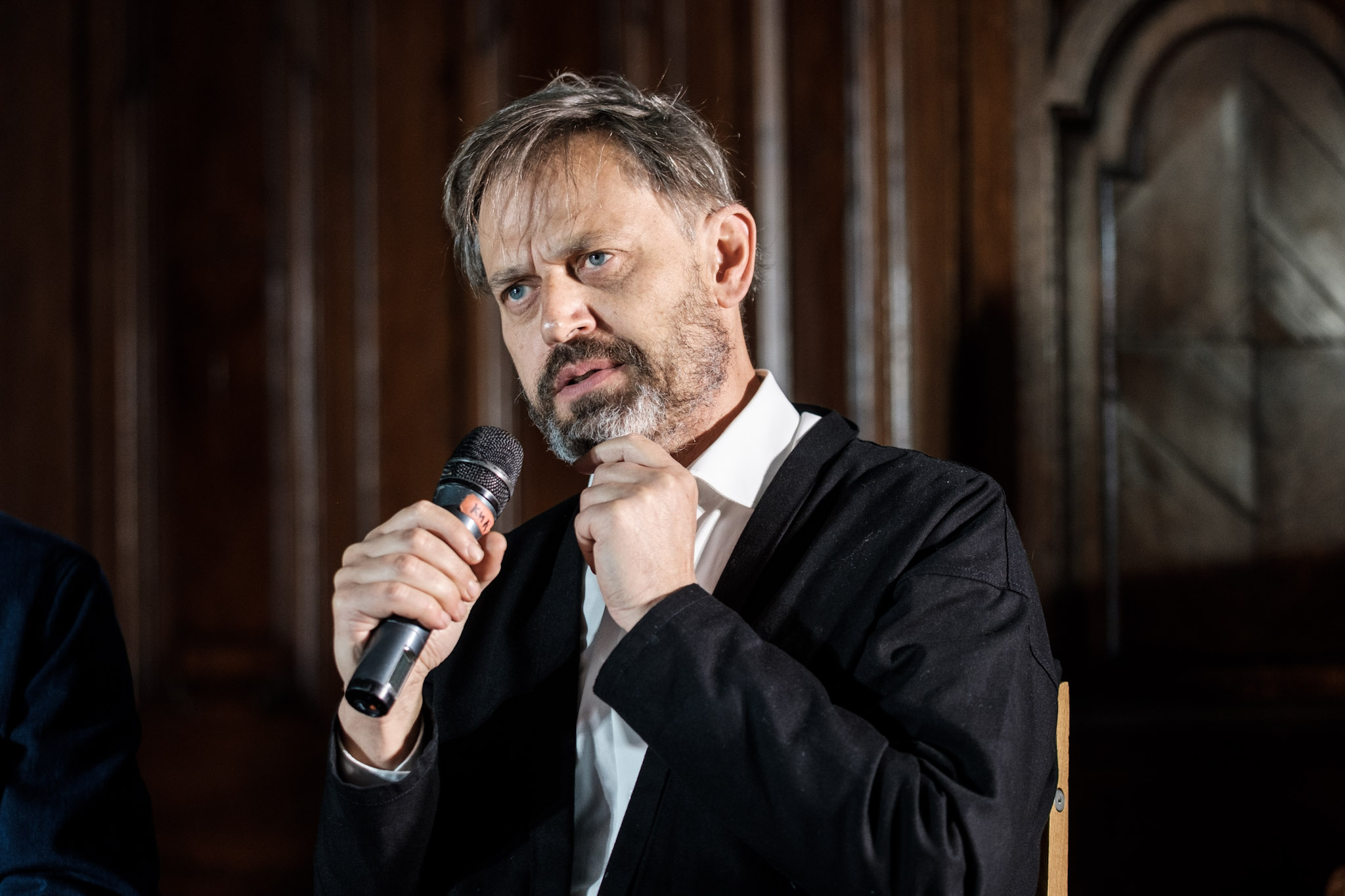 BookForum2025-10-04_Mist_z_paperu_LES-31